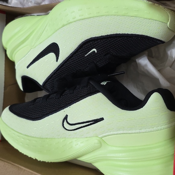 Nike Uplift SC (GS) YOUTH SIZE 4 - Picture 2 of 6